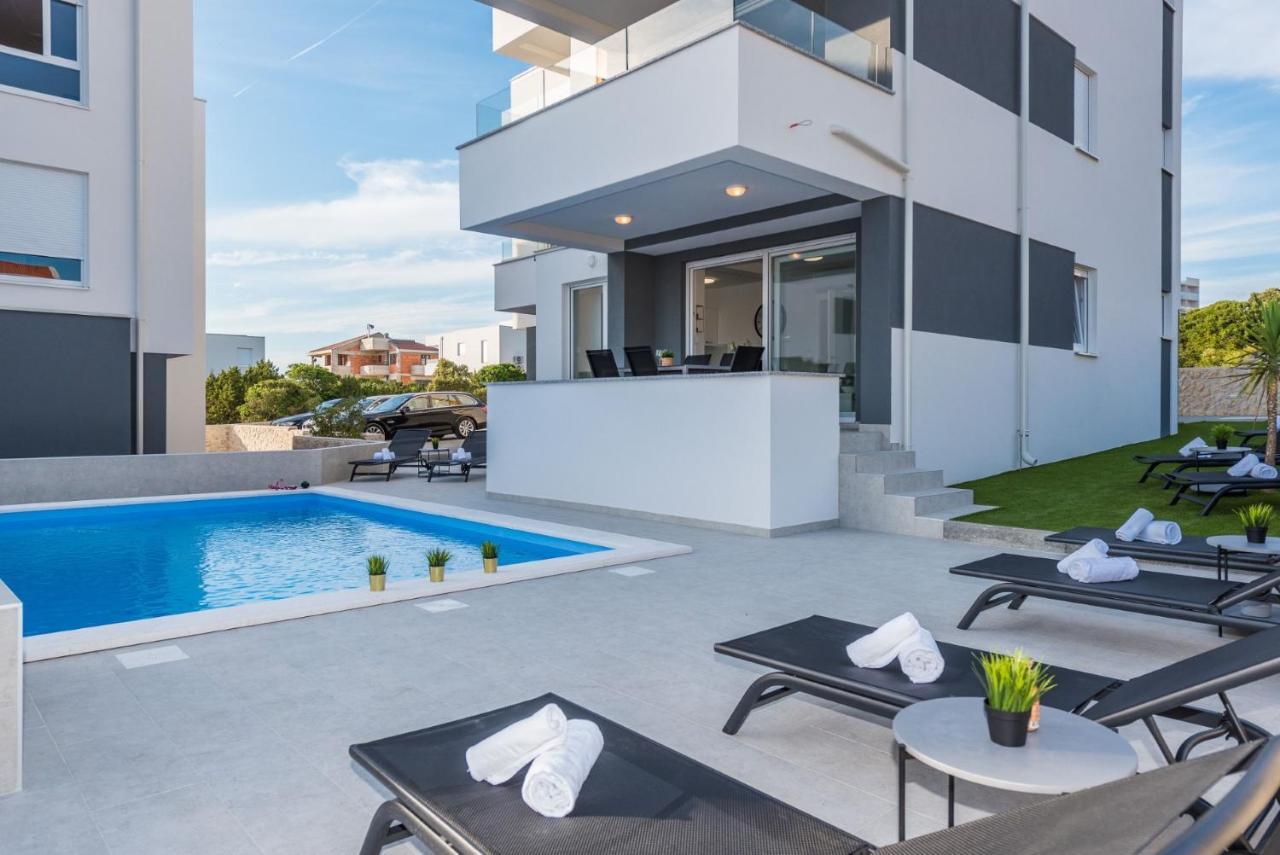 Pool Apartments Banta B Novalja Extérieur photo